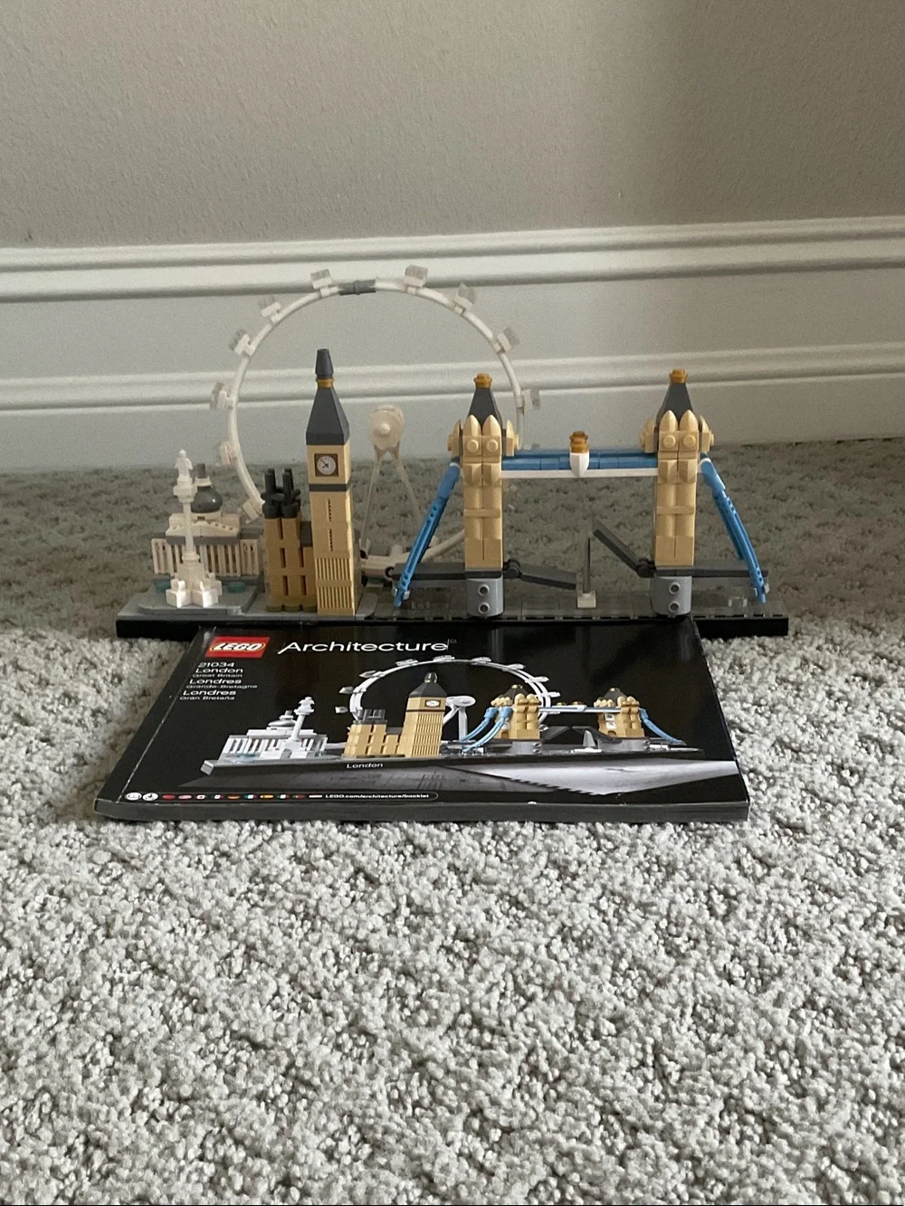 LEGO London Skyline Architecture Set - Tan, Blue, White, Black